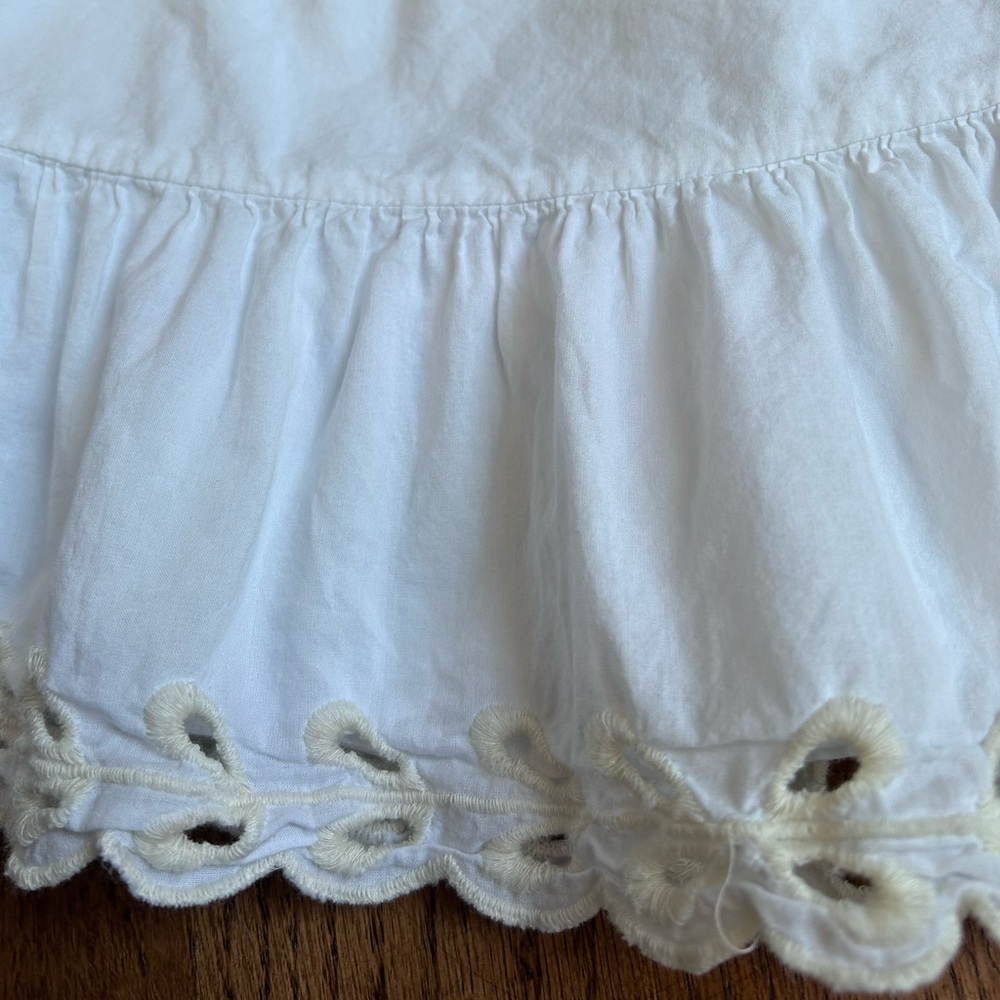 American Eagle High-Waisted Embroidered Eyelet Mini Skirt. Large - Picture 4 of 9